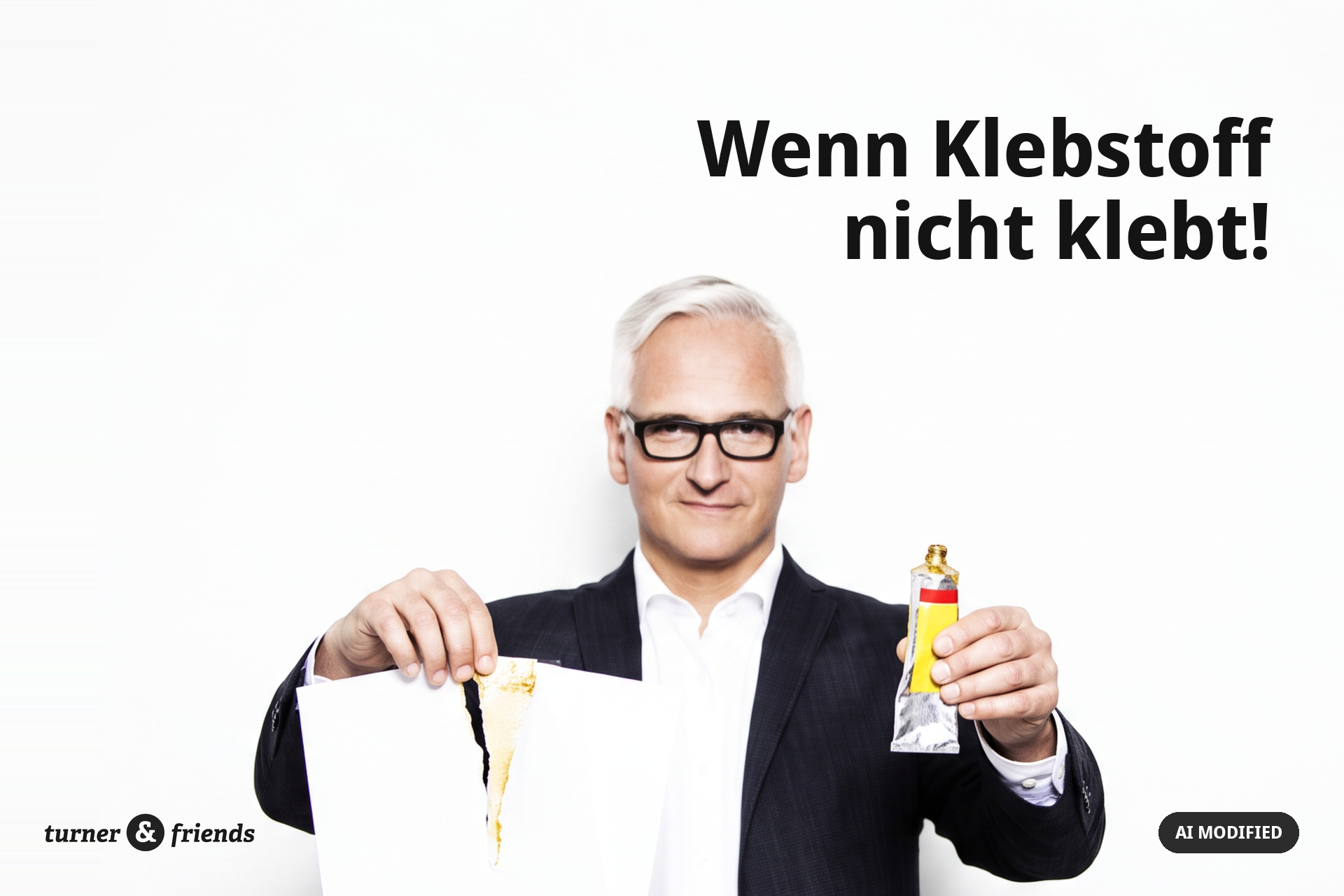 Führungskräfte und emotionale Bindung: Karl Turner hält eine eingetrocknete Klebstofftube und zwei Papierbögen, deren Klebekante sich sichtbar löst. Bildtext: „Wenn Klebstoff nicht klebt!"