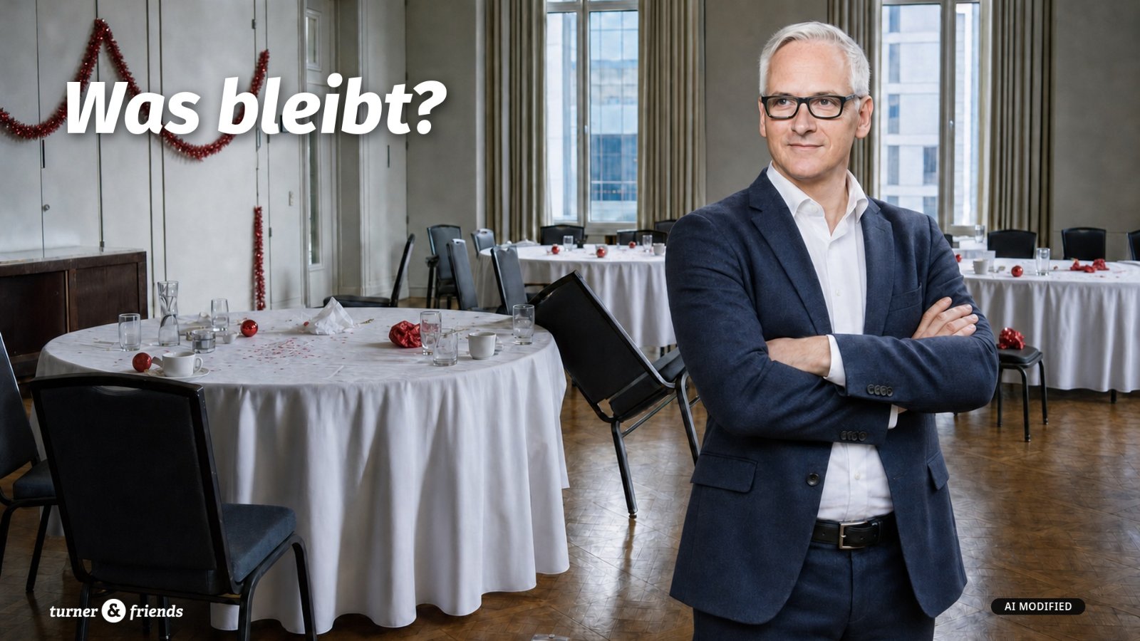 Abgefeierte Location nach einer Weihnachtsfeier mit der Frage Was bleibt
